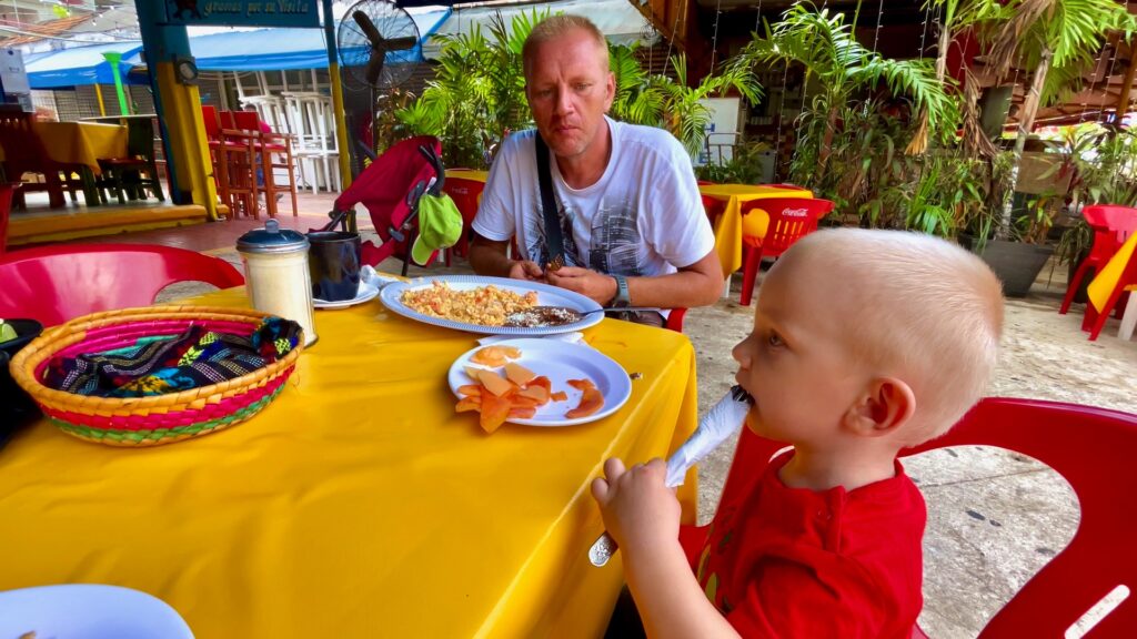 Местное мексиканское кафе с простыми блюдами