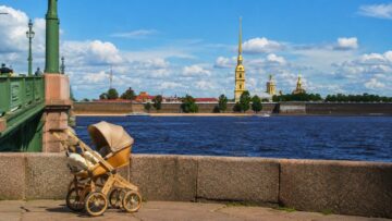 Петропавловская крепость в Санкт-Петербурге летом: прогулка с детьми по бесплатному маршруту