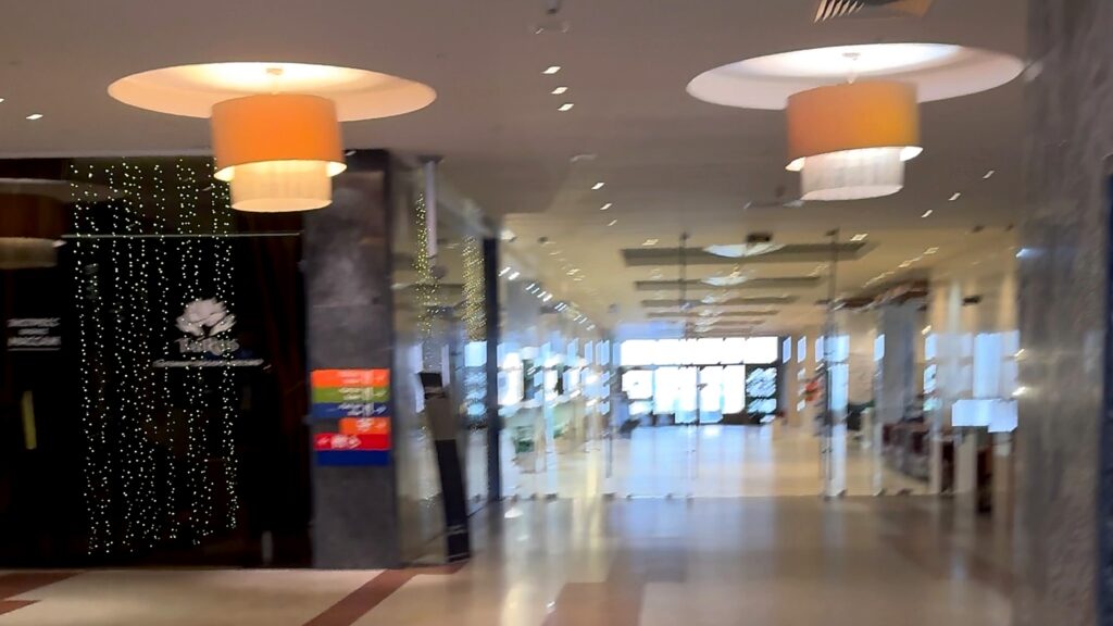 Входная зона отеля Космос Прибалтийская в Санкт-Петербурге