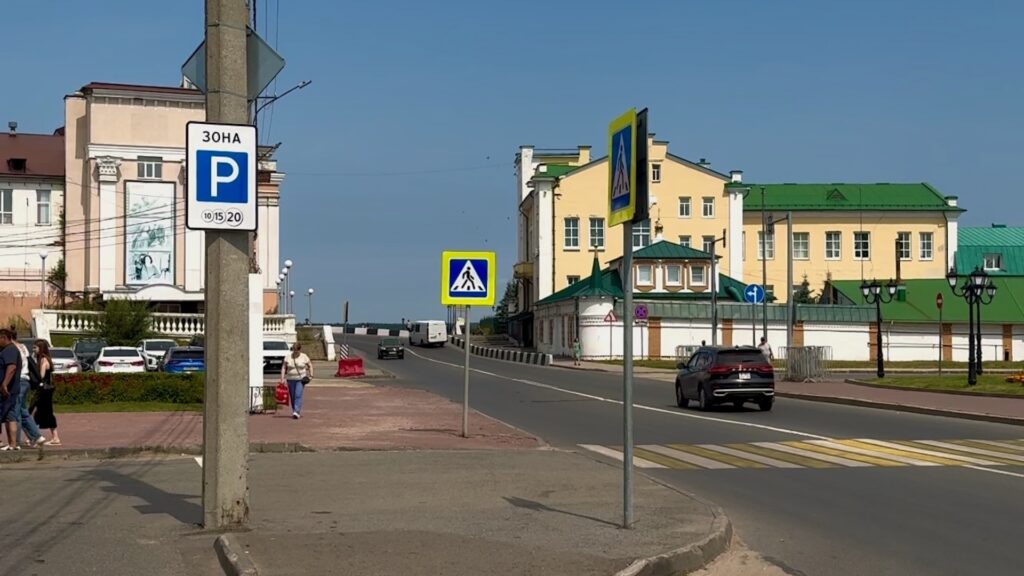 Старые деревянные дома в центре Чебоксар