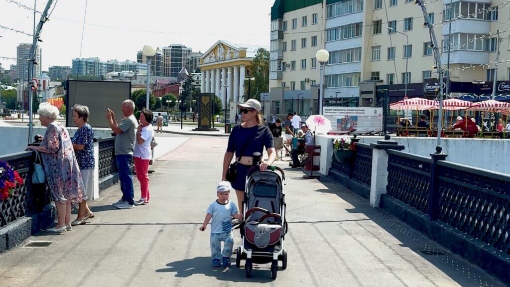Прогулка по мосту над Чебоксарским заливом
