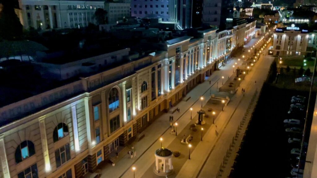 Пустая улица Баумана вечером — спокойная Казань без толпы