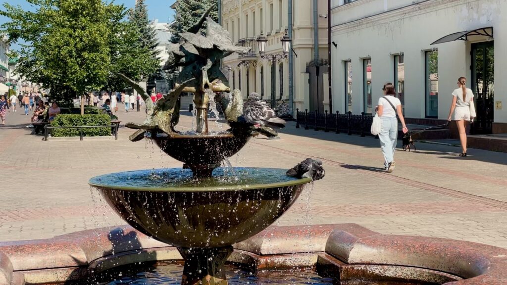 Нулевой километр Татарстана — туристы кидают монеты