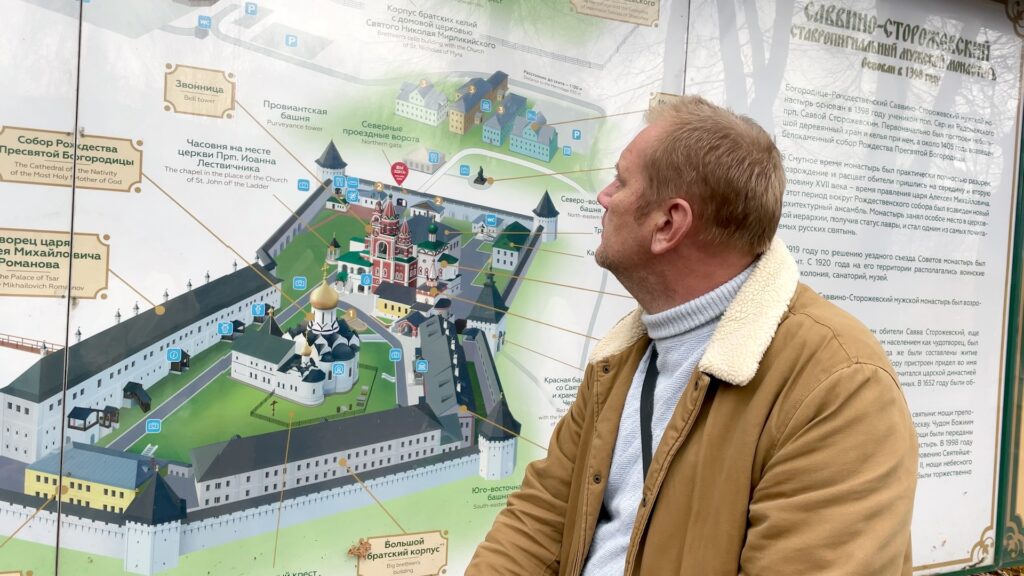 Схема у главных ворот Саввино-Сторожевского монастыря в Звенигороде