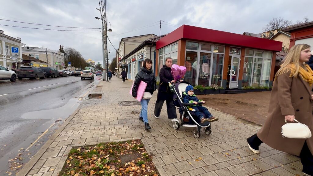 старые улочки Звенигорода вечером — прогулка и набережная