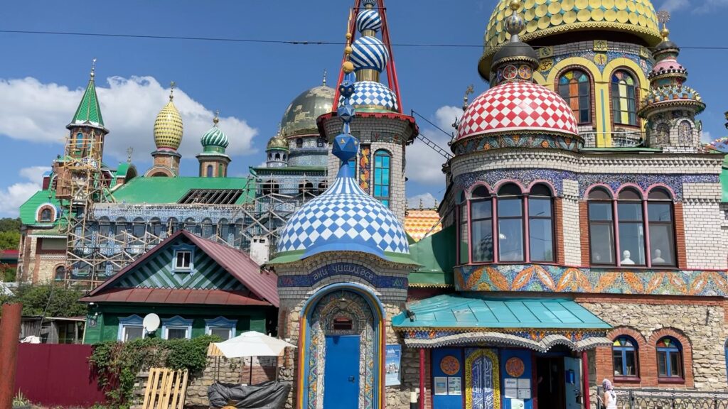 Храм всех религий в Казани, мозаика и купола