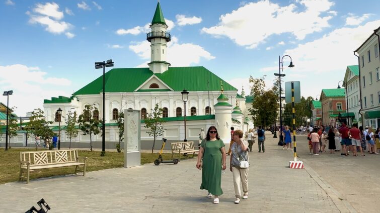 Мечеть Марджани в Казани — фасад и минарет.