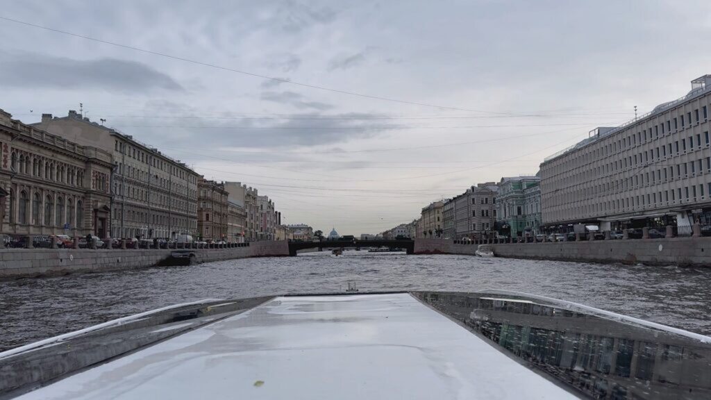 Прогулка на катере по каналам Санкт-Петербурга