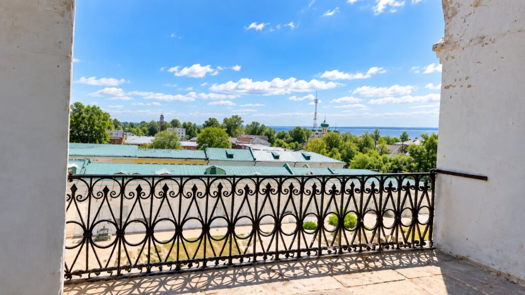 Панорама Ростова Великого и озера Неро летом